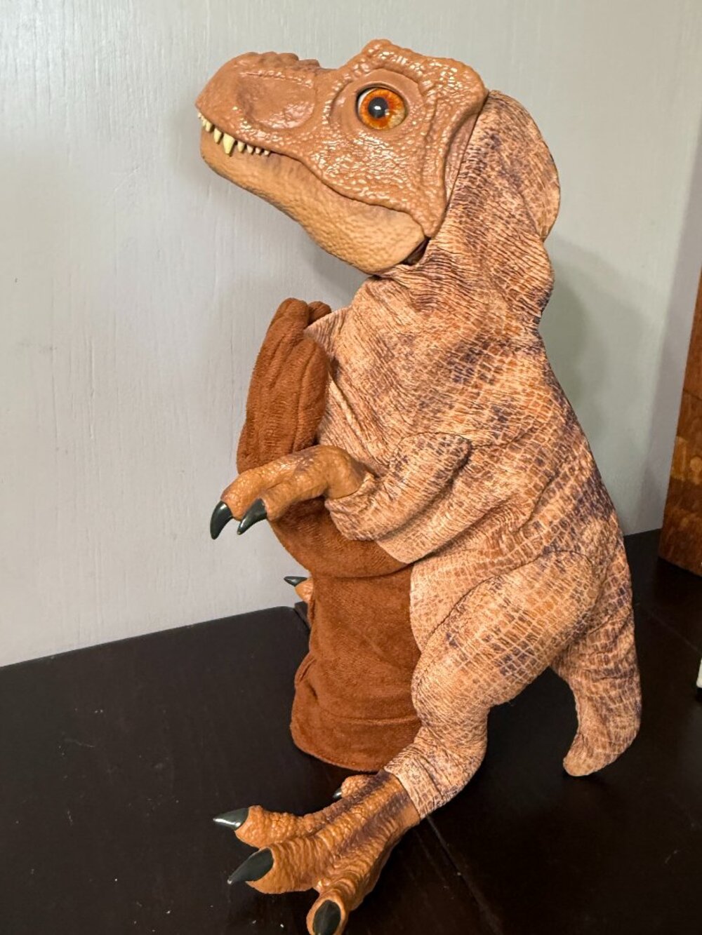 Jurassic Park World Real FX Baby T-Rex Tyrannosaurus Dinosaur WOW STUFF Puppet